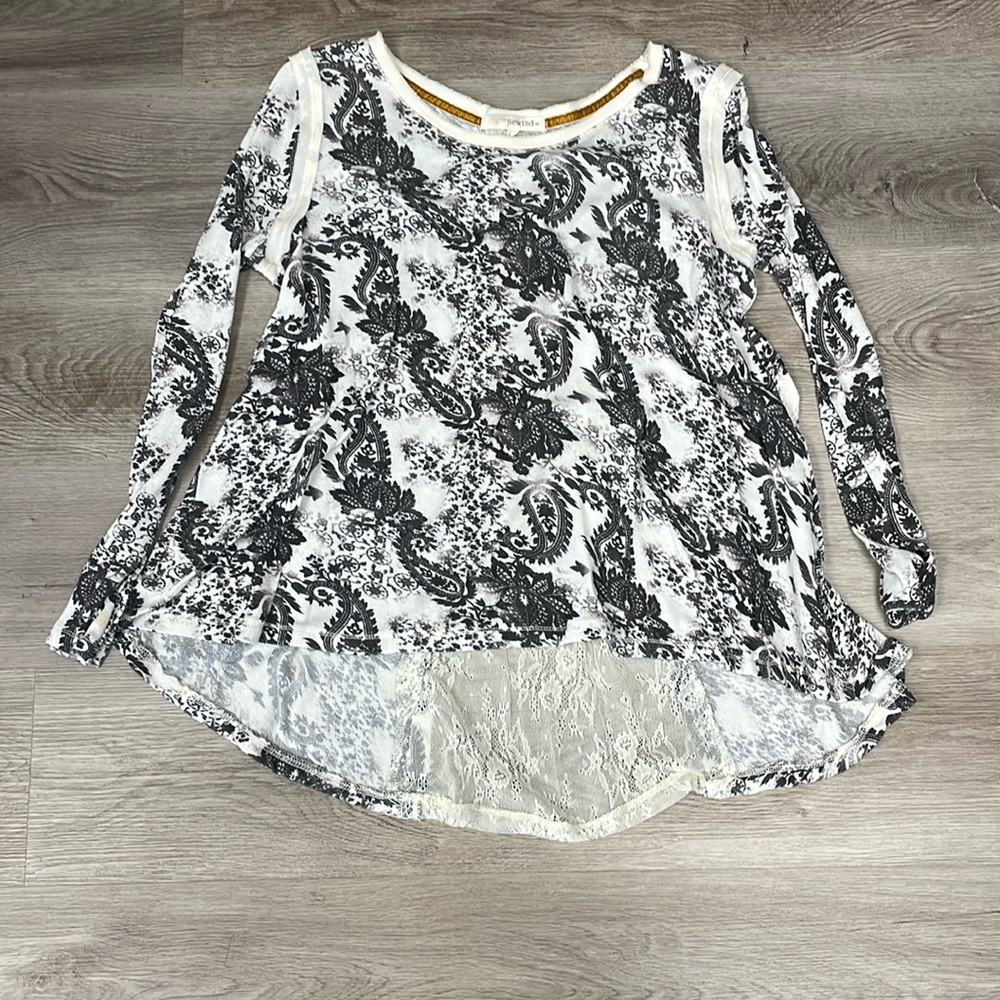 Women’s long sleeve XL lace detail top